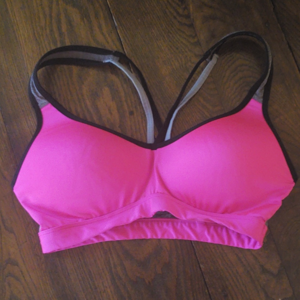 Strappy Cross Back Sports Bra